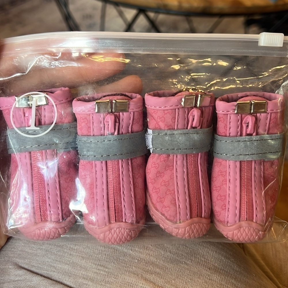 Pink Poochie, dog shoes, waterproof grip - Picture 3 of 4